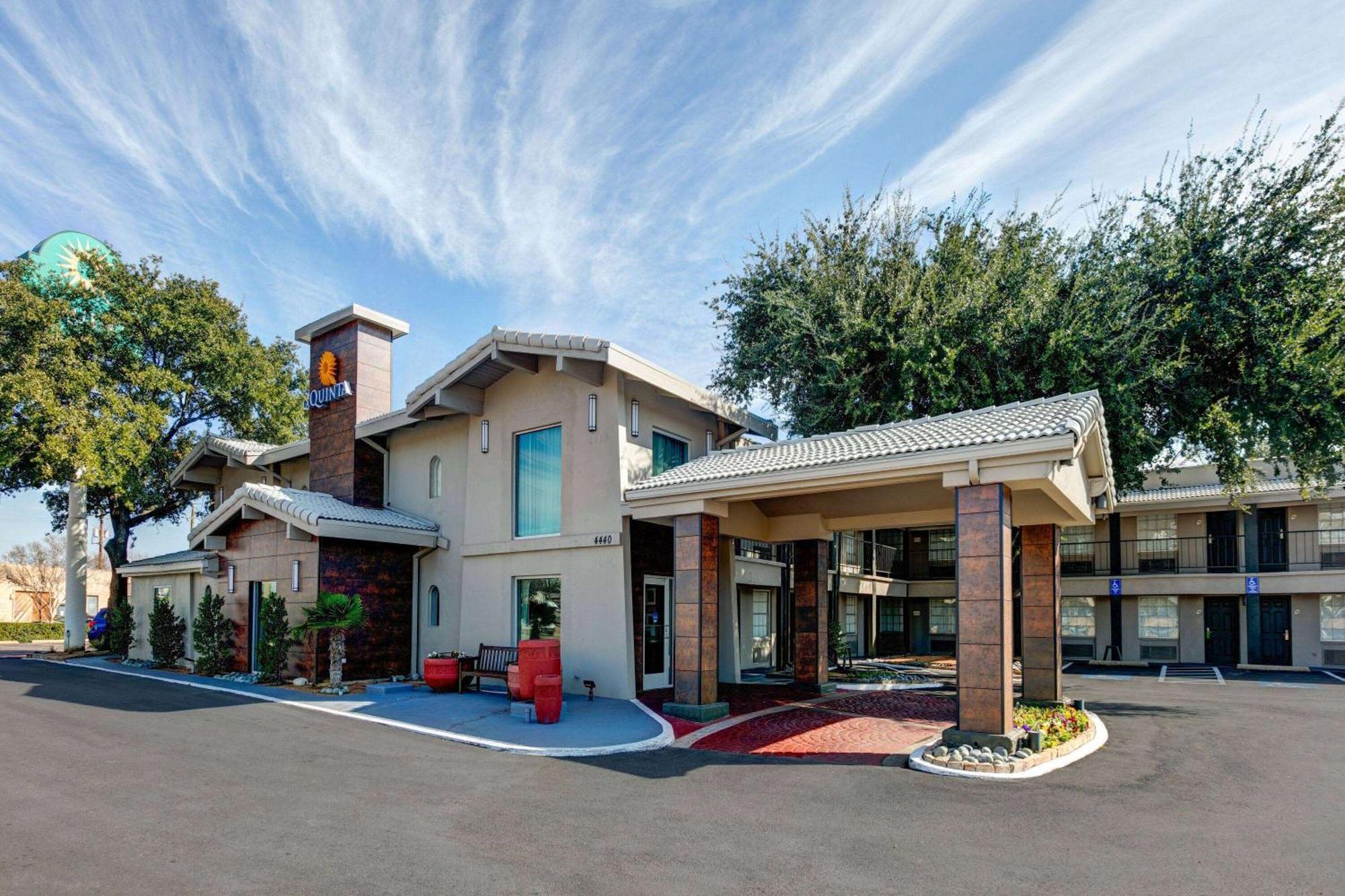 La Quinta Inn By Wyndham Dallas Uptown Exterior foto