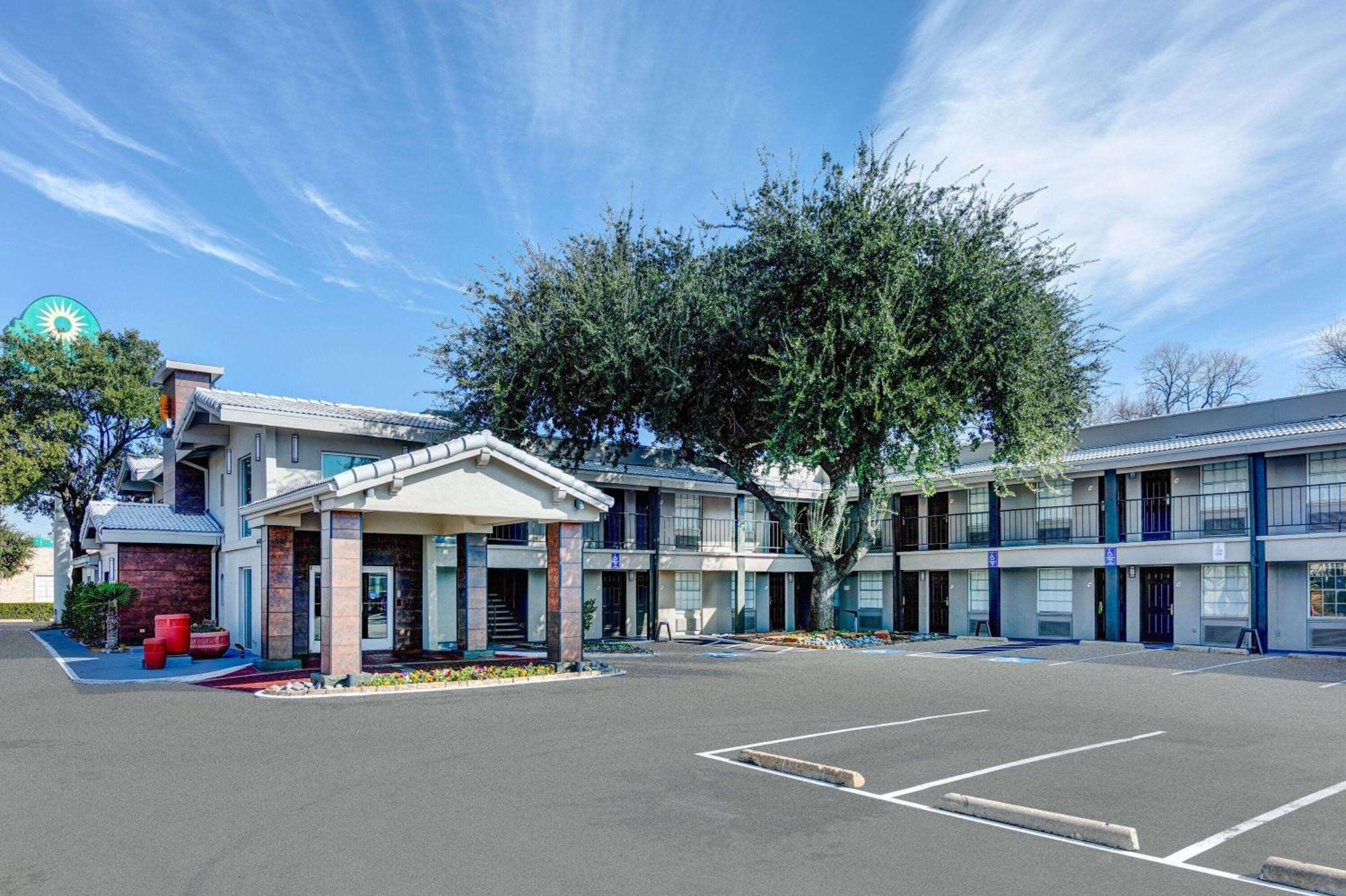La Quinta Inn By Wyndham Dallas Uptown Exterior foto