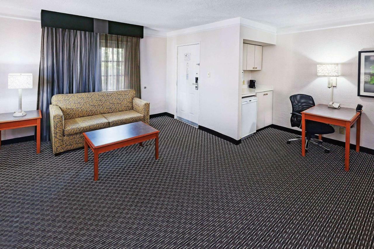 La Quinta Inn By Wyndham Dallas Uptown Exterior foto
